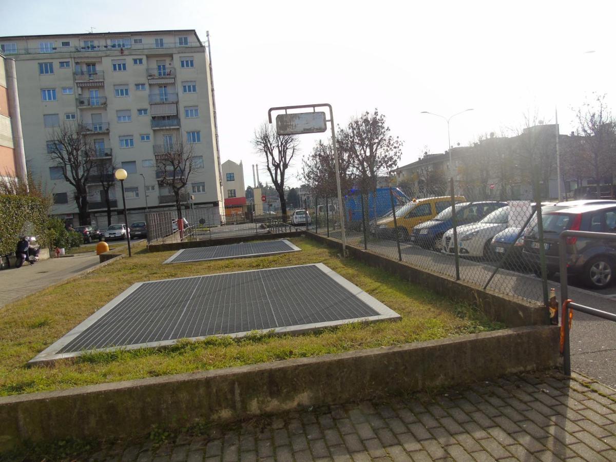 Casa Leonardo Airport Hotel Azzano San Paolo Екстериор снимка